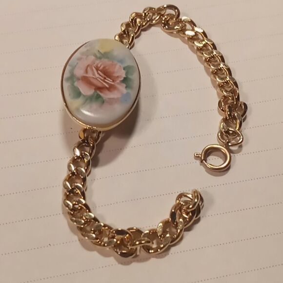 Floral bracelet - Picture 1 of 3